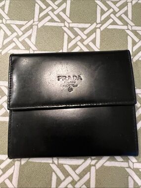 Prada Black Leather Men's Bifold Wallet with Embossed Logo